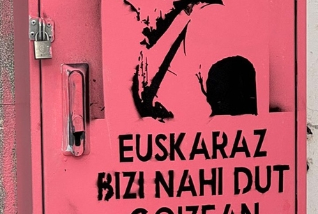 Euskaraz bizi nahi dugu Ikastolan, Orion eta Euskal Herrian, “ hizkuntzarik ez duen herri bat ez baita herri izango”. 