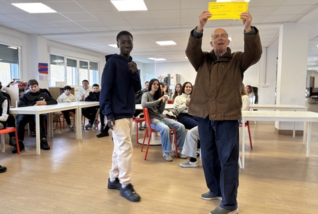 Urtero legez, abenduaren 24an, Orioko Herri Ikastolako DBH4ko ikasleok Elkartasun Tonbola antolatu genuen. 