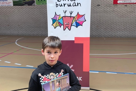 Urtero bezala Gipuzkoako Eskolarteko Bertso idatzien saioa ospatu zen atzo Usurbilgo Oiardo kiroldegian. 