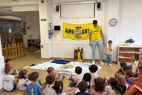 Aurtengo arraun denboraldia amaitu bada ere, oraindik haren oihartzunak jarraitzen du herrian eta baita gure ikastolan ere.