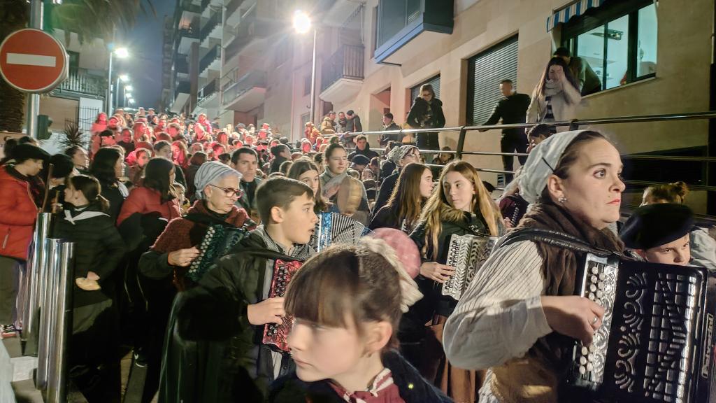 Giro bikaina izan zen Orioko Herri Ikastolak eta Errikotxiak antolatutako Santa Eskean