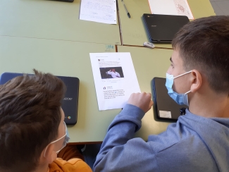 Orioko Herri Ikastolako ikasleak Txikipedia euskaraz hornitzeko lanean