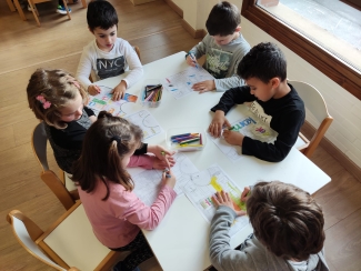 Orioko Herri Ikastolako ikasleak KORRIKAko beroketa lanak egiten
