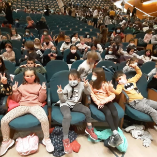 Orioko Herri Ikastolako LH1eko ikasleak orkestra sinfonikoa ikusten