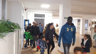Gurasoak eta familiak Orioko Herri Ikastolan.