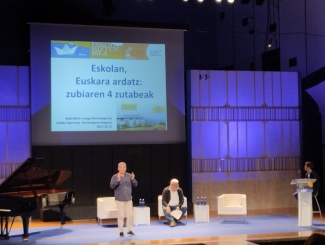 Orioko Herri Ikastolako ordezkariak Eskola hIztun bila jardunaldietan.