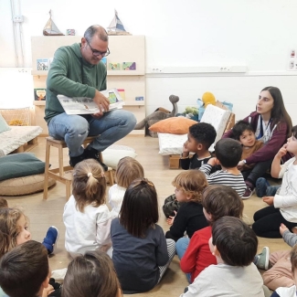 Orioko Herri Ikastolako HHko ikasleei ipuina italieraz kontatzen