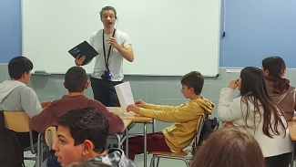 DBH2ko ikasleak Fernando Morilloren saioa entzuten, Orioko Herri Ikastolan