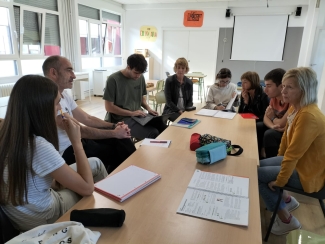 Orioko Herri Ikastolako irakasle taldea Innovamateko aholkulariarekin
