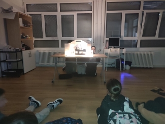 Itzalen misterioa ingeleseko proiektuetan