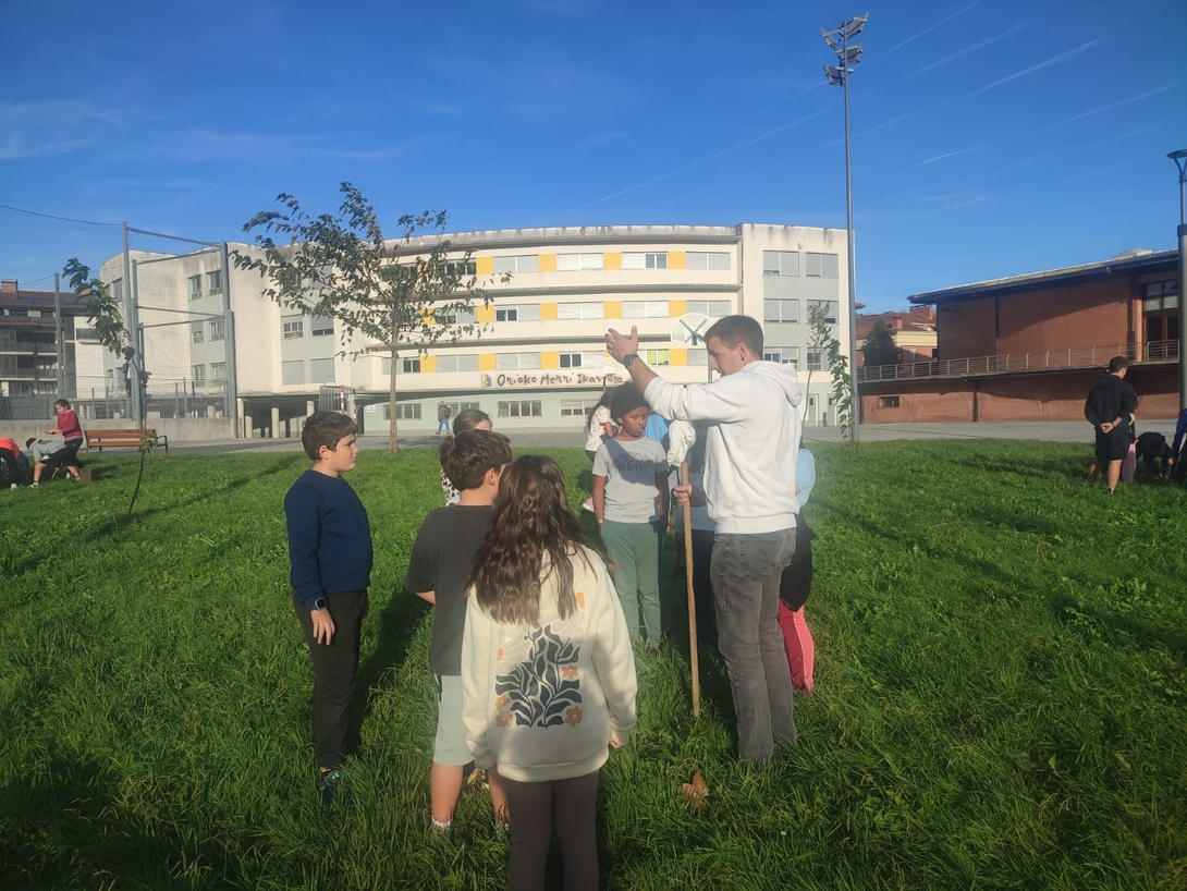 Auzolanean natura zaintzen